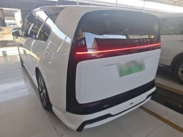 Li Auto MEGA — Фото автомобиля 4