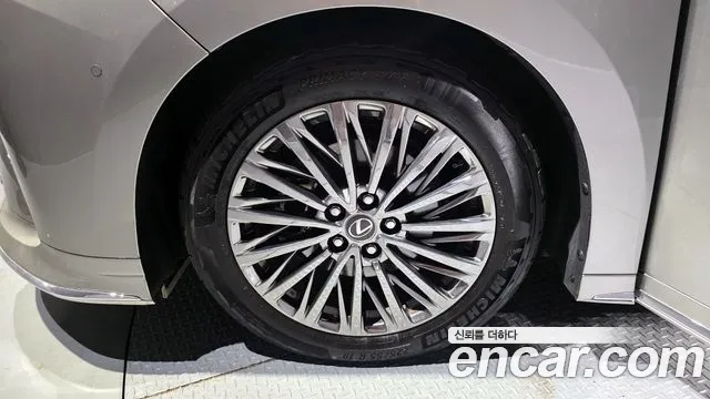 Lexus LM — Фото автомобиля 5