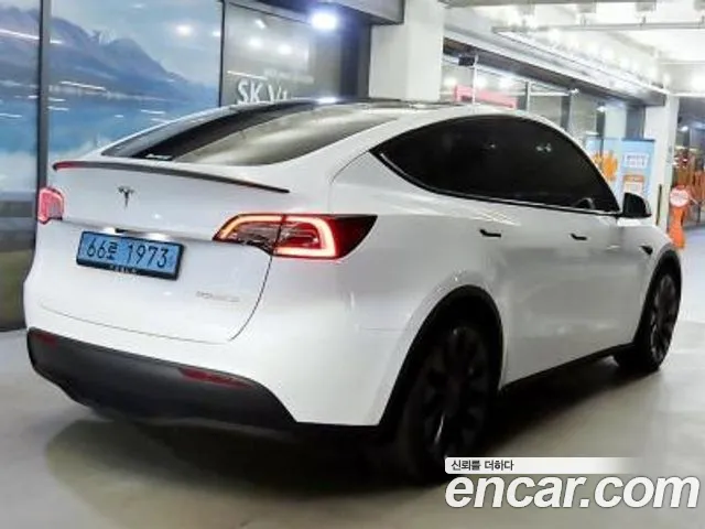 Tesla Model Y — Фото автомобиля 4