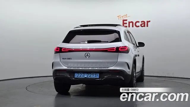 Mercedes-Benz EQA — Фото автомобиля 4