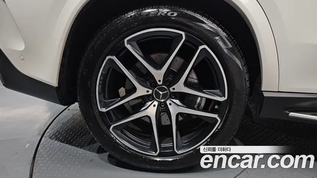 Mercedes-Benz GLE-Class — Фото автомобиля 19