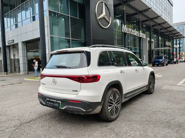 Mercedes-Benz EQB — Фото автомобиля 4