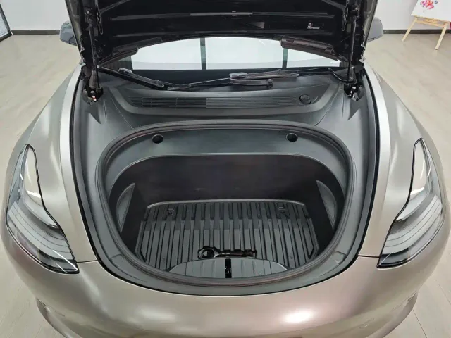 Tesla Model 3 — Фото автомобиля 7