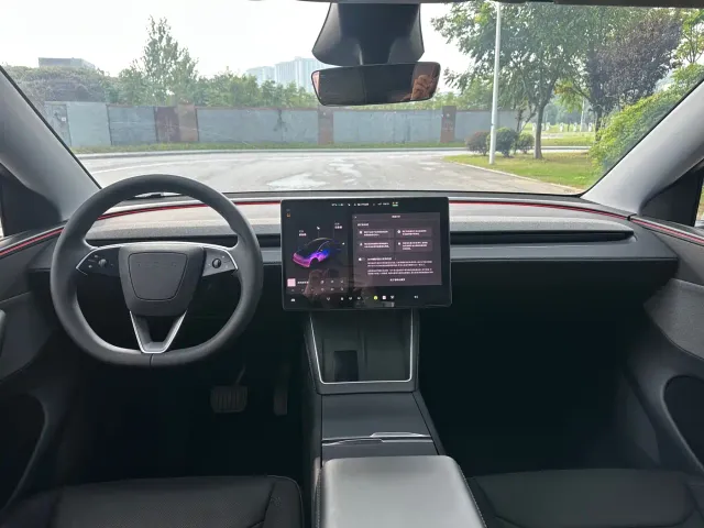 Tesla Model Y — Фото автомобиля 7
