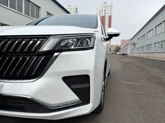 Wuling Jiachen — Фото автомобиля 7