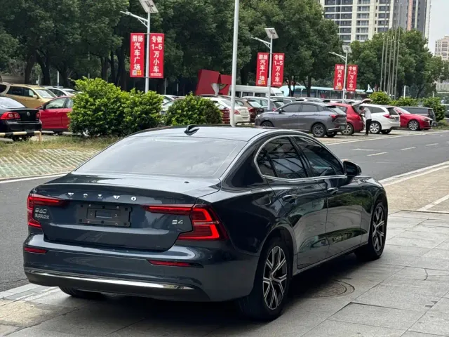 Volvo S60 — Фото автомобиля 6