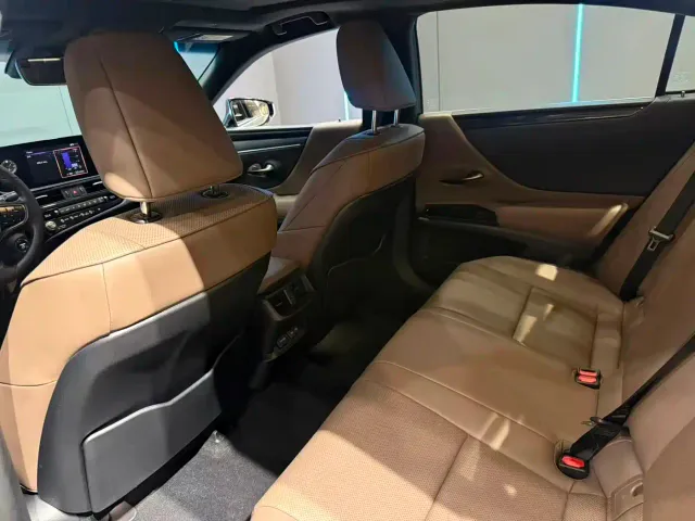 Lexus ES — Фото автомобиля 10