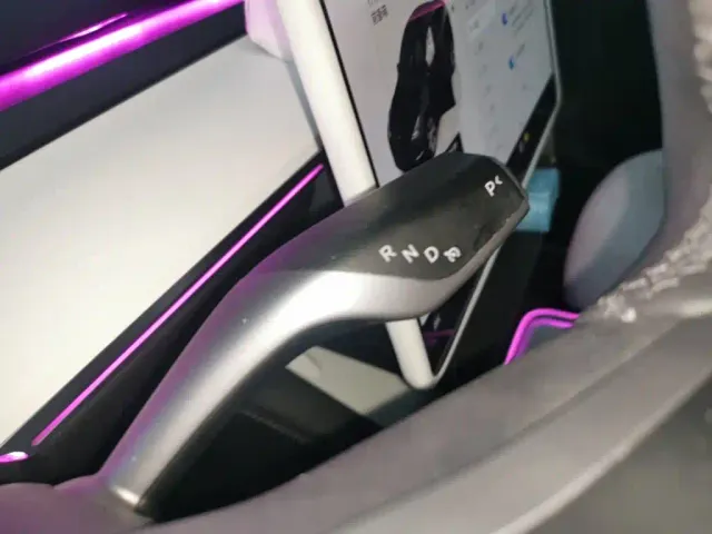 Tesla Model Y — Фото автомобиля 9