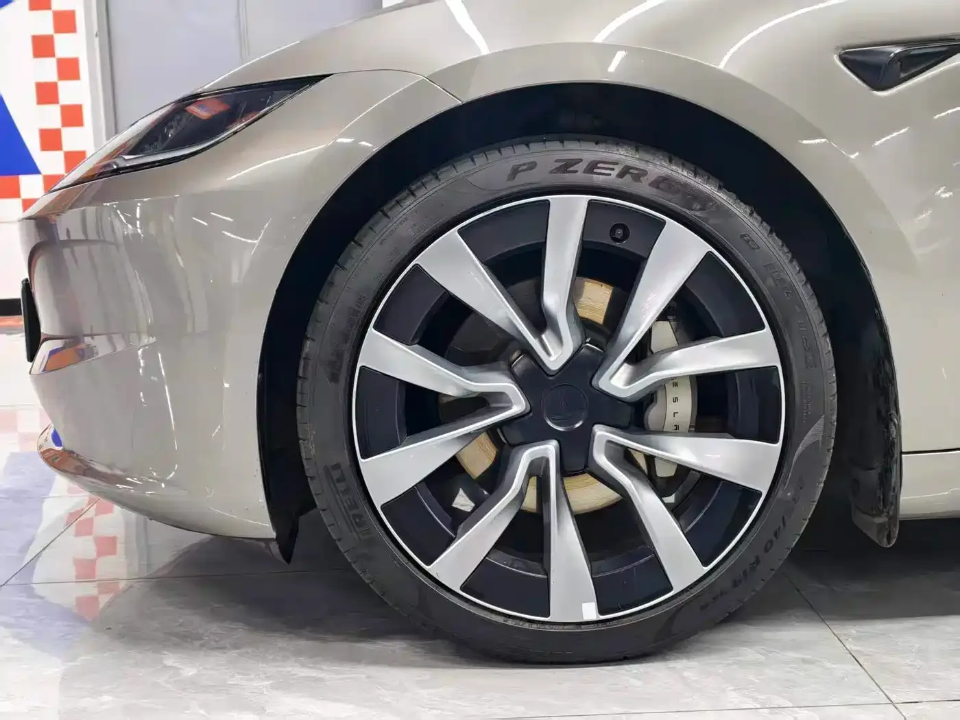 Tesla Model 3 2023 Long Range All-Wheel Drive — Фото автомобиля 10