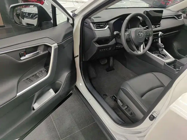 Toyota RAV4 — Фото автомобиля 15