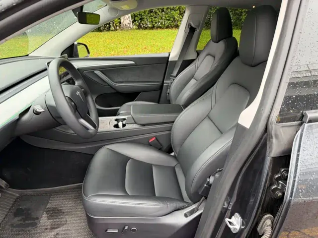 Tesla Model Y — Фото автомобиля 8