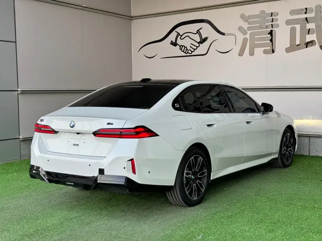 BMW 5 Series — Фото автомобиля 15