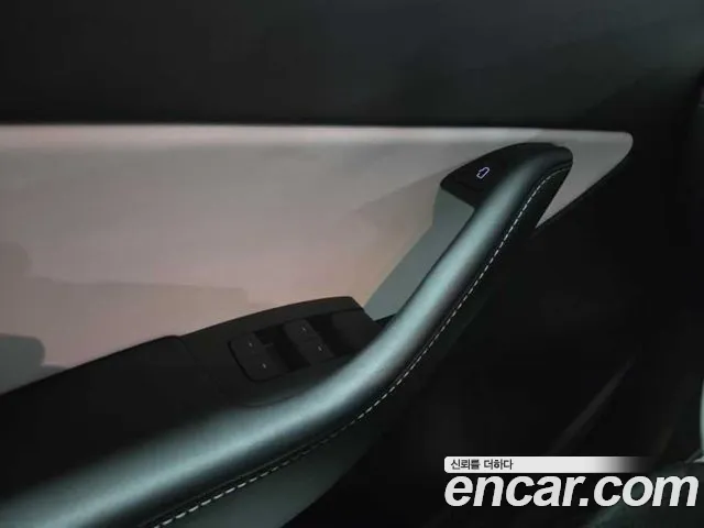Tesla Model Y — Фото автомобиля 12