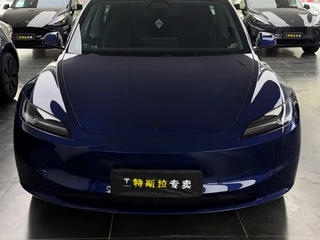 Tesla Model 3 — Фото автомобиля 2