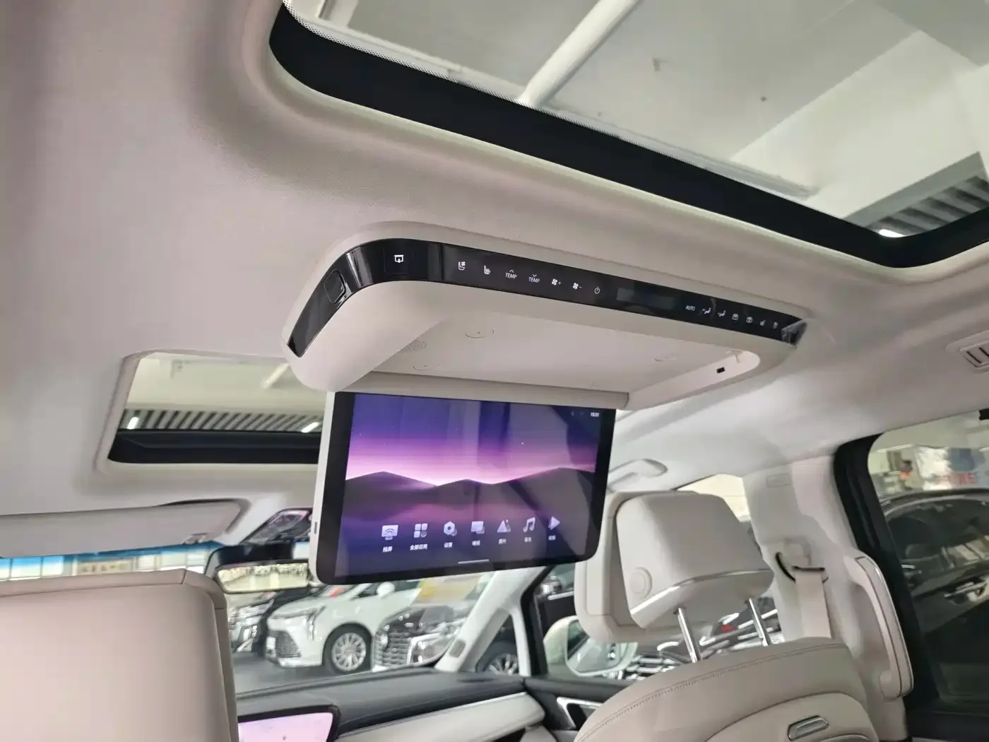 Buick Buick GL8 New Energy 2024 Landglory Luxury Edition 7-Seater — Фото автомобиля 16