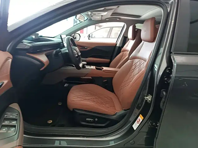 Changan Qiyuan A05 — Фото автомобиля 14