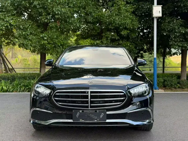 Mercedes-Benz E-Class — Фото автомобиля 2