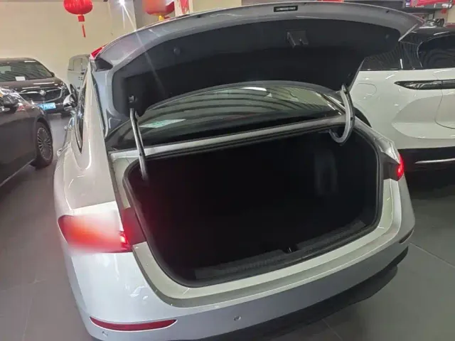Roewe D7 — Фото автомобиля 18