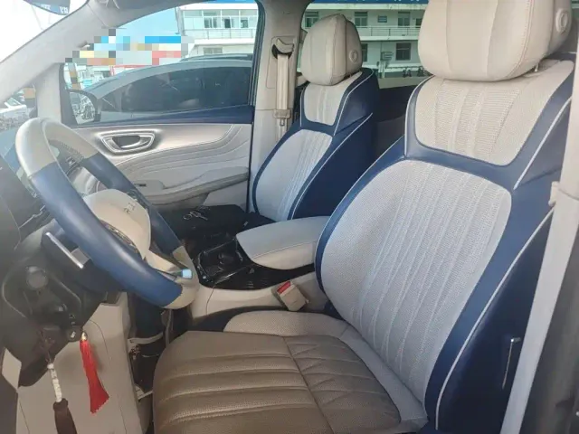 Roewe iMAX8 — Фото автомобиля 7