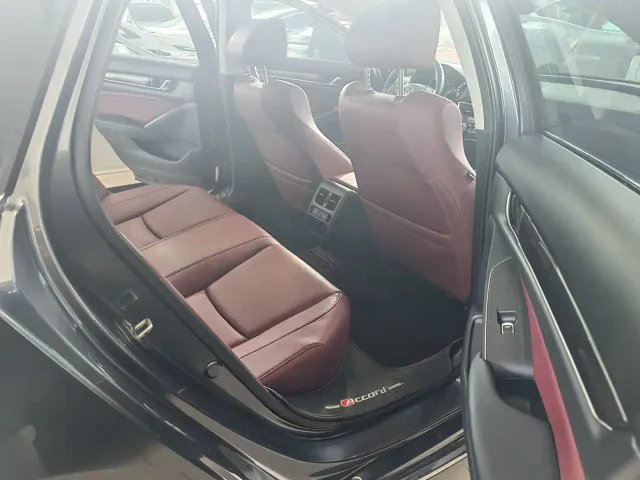 Honda Accord — Фото автомобиля 10