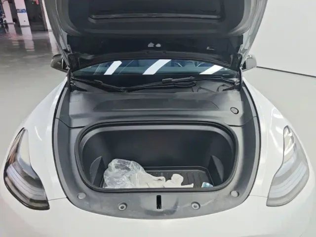Tesla Model Y — Фото автомобиля 19