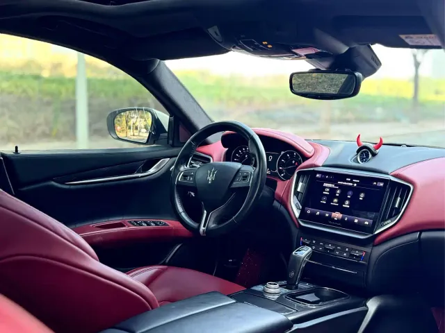 Maserati Ghibli — Фото автомобиля 13