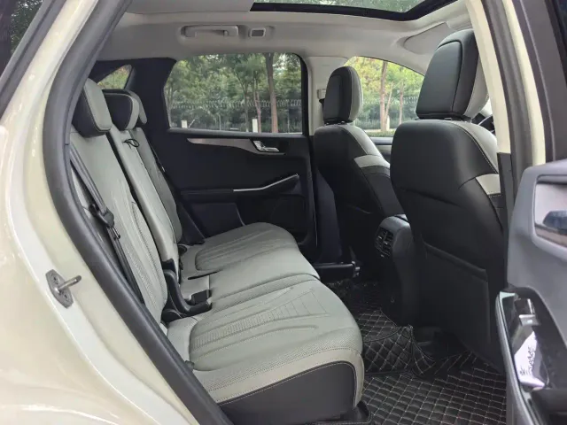 Ford Escape — Фото автомобиля 9
