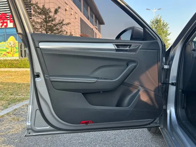 Skoda Superb — Фото автомобиля 24
