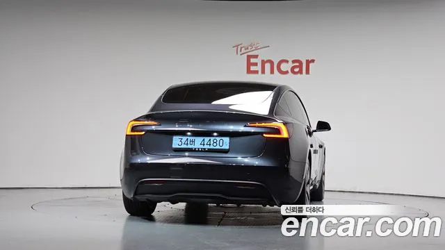 Tesla Model 3 — Фото автомобиля 3