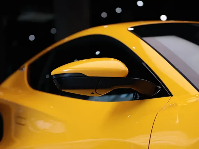 Lotus Emira — Фото автомобиля 10