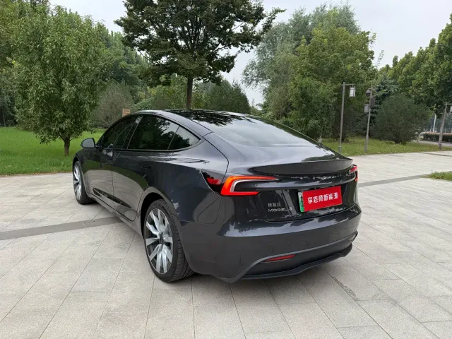 Tesla Model 3 — Фото автомобиля 6