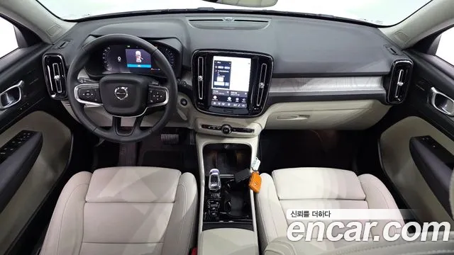 Volvo XC40 — Фото автомобиля 7