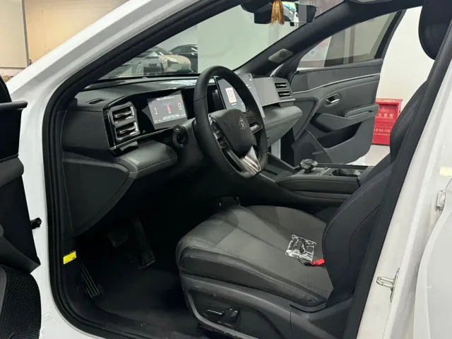 BYD Qin L — Фото автомобиля 10