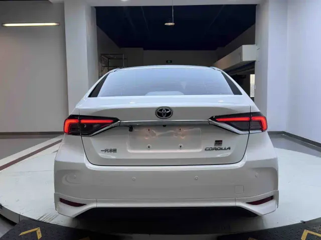 Toyota Corolla — Фото автомобиля 5
