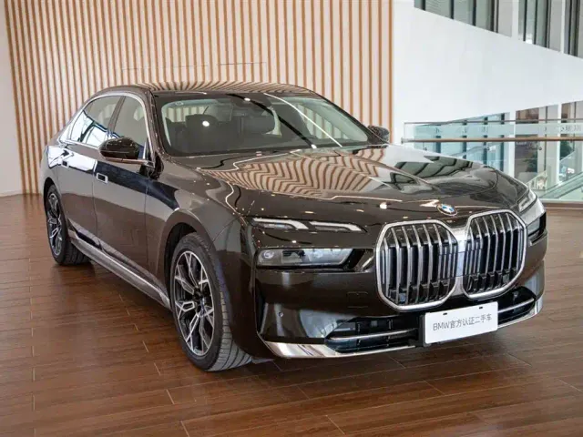 BMW 7 Series — Фото автомобиля 4