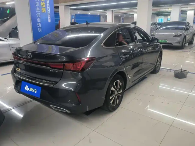 Changan Eado — Фото автомобиля 3