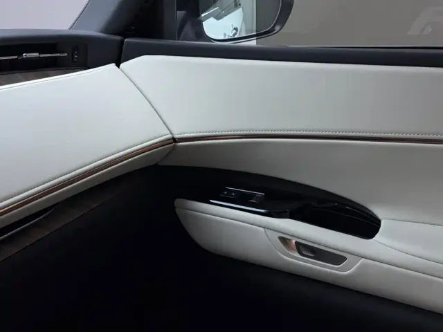 Lexus LM — Фото автомобиля 20