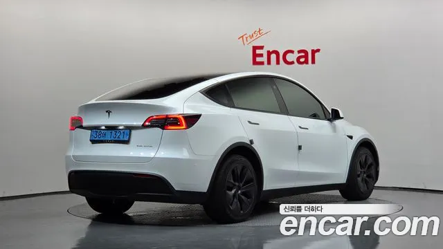 Tesla Model Y — Фото автомобиля 2