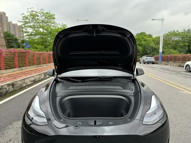 Tesla Model Y — Фото автомобиля 19