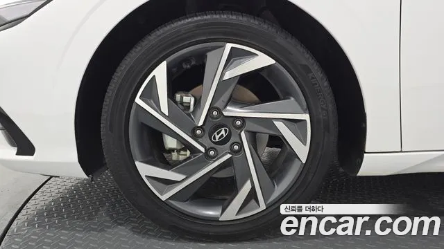 Hyundai Avante CN7 — Фото автомобиля 5
