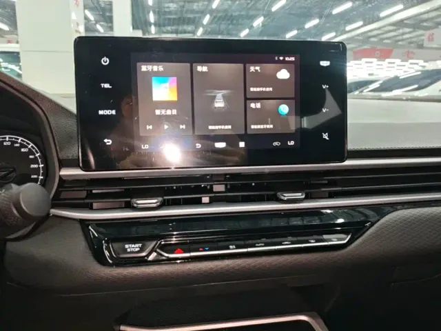 Geely Emgrand — Фото автомобиля 12