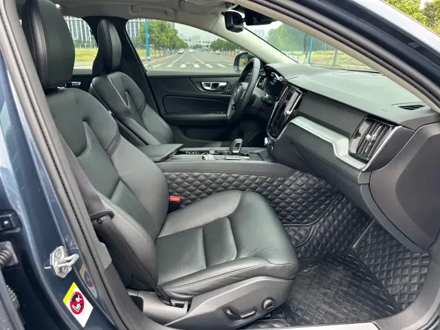 Volvo Volvo S60 2022 B4 Smart Comfort Luxury Edition — Фото автомобиля 18