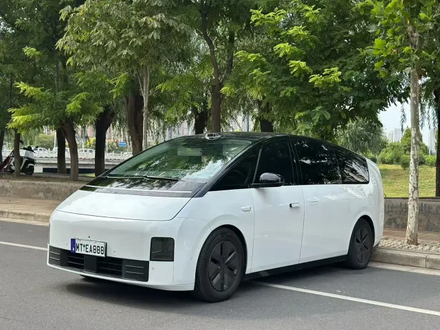 Фотография автомобиля — Li Auto MEGA