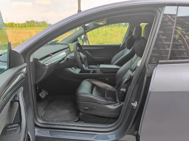 Tesla Model Y — Фото автомобиля 7