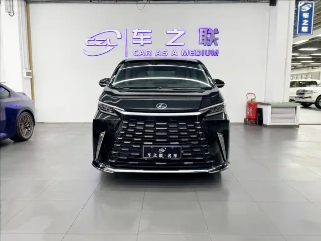 Lexus LM — Фото автомобиля 2