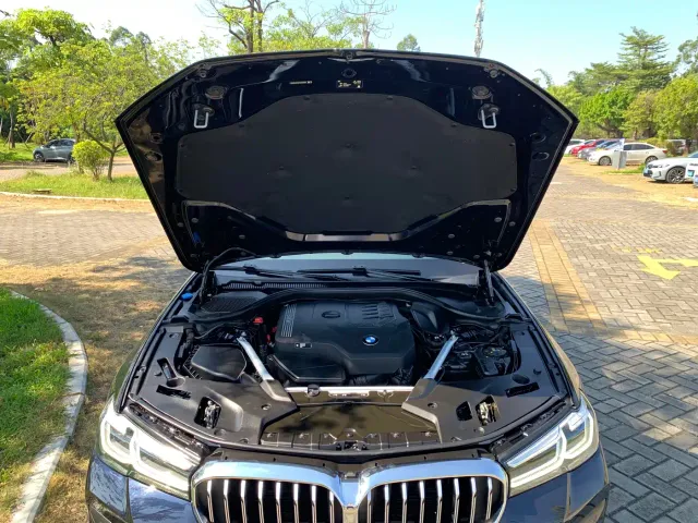 BMW 5 Series — Фото автомобиля 16