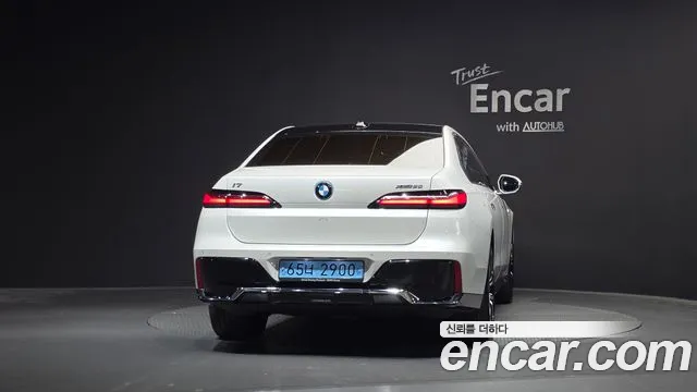 BMW i7 G70 — Фото автомобиля 4