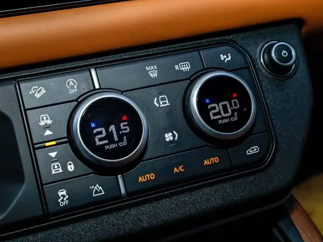 Land Rover Defender — Фото автомобиля 17