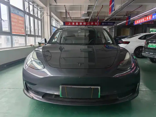 Tesla Model 3 — Фото автомобиля 2