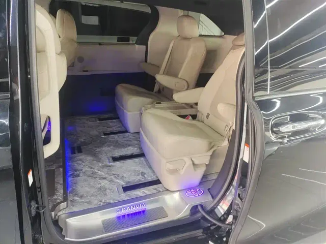 Toyota Granvia — Фото автомобиля 16